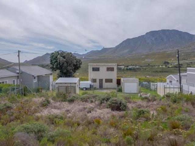 600 m² Land available in Pringle Bay