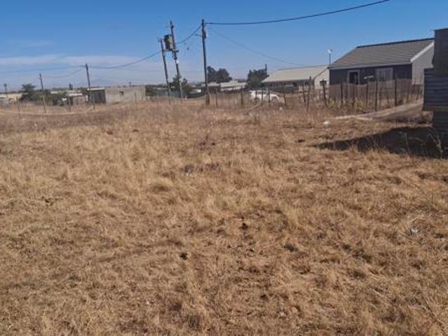 600 m² Land available in Saron