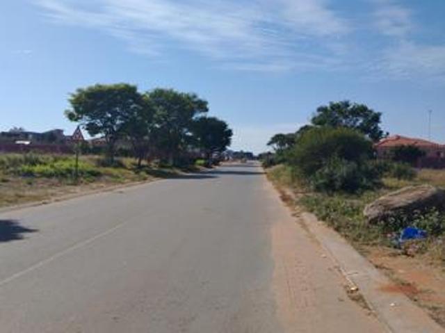 600 m² Land available in Serala View