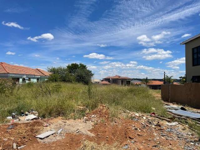 600 m² Land available in Serala View