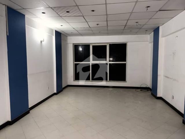 600 square feet commercial office for rent in gulistan e jauahr main university road