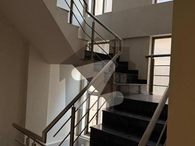 600 square yard beautiful house for sale F 6/3