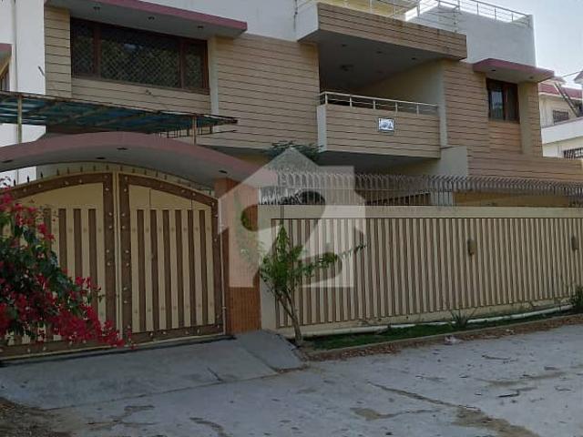 600 Square Yard Ground Plus One Used House