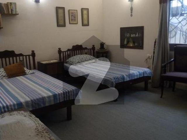 600 square yards bungalow for rent pechs block 2