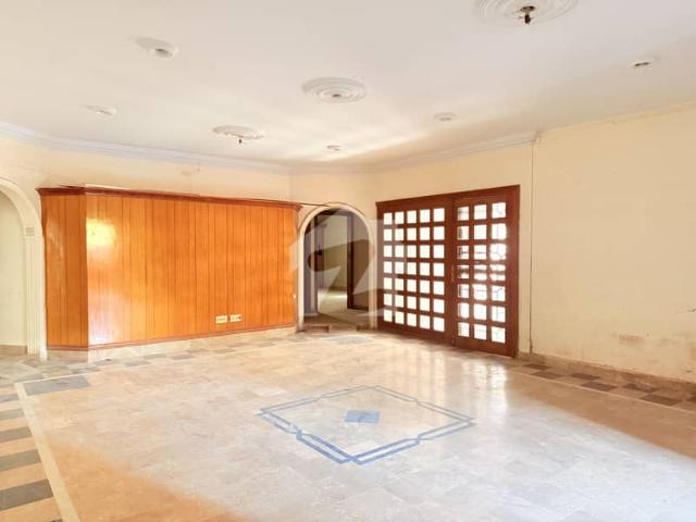 600 square yards ground floor commercial portion for rent in jauhar on main road facing