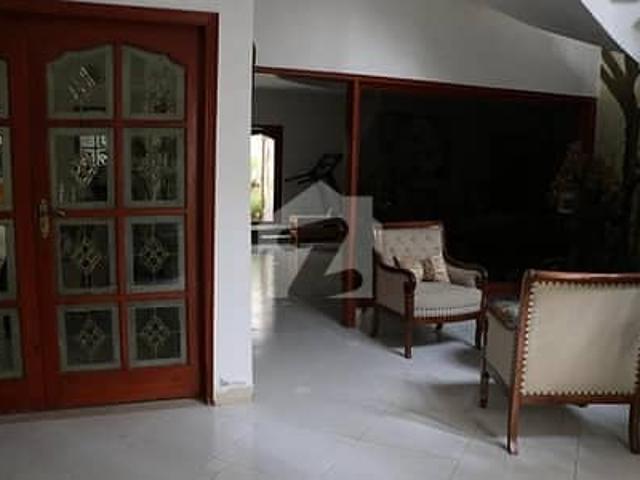 600 sq yards corner bungalow for sale in prime location of gulshan e iqbal