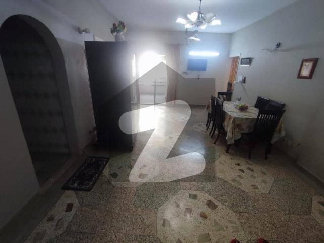 600 SQ Yards Main Shahrah E Quaideen House Best For School And Multinational Company