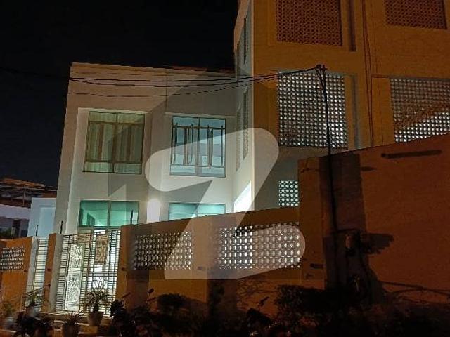 600 Sq Yards Next To Corner Plot For Sale