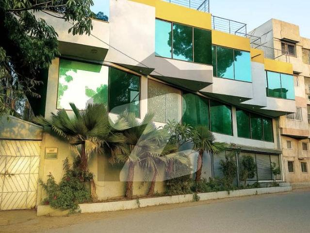 600 SQ. YDS Building Ground + Two Floors with Roof Shahrah e Quiadeen