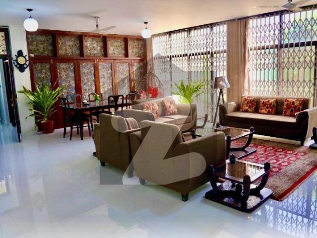 600 yards 2 unit bungalow at dha phase 4