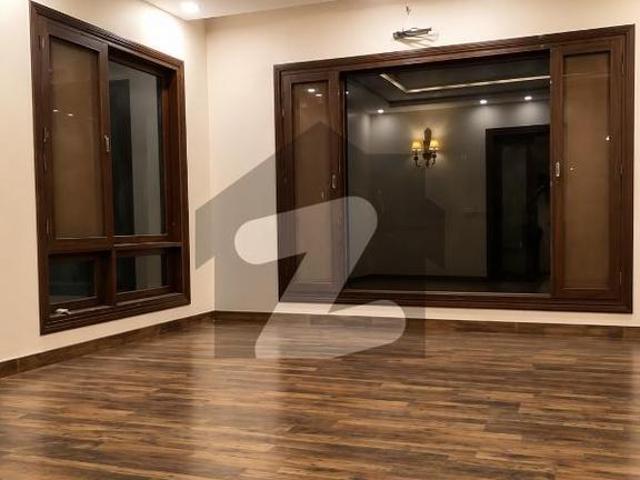 600 Yards Bungalow With Green Belt P street Prime location DHA Phase 6
