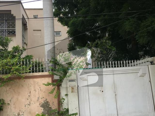 600 Yards Maintained House For Sale PECHS Block 2