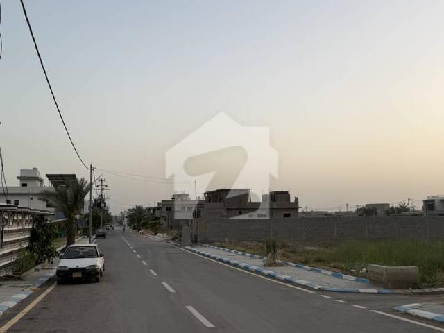 600 yards west open plot for sale