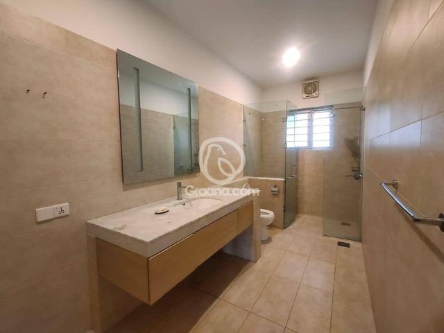 600 Yd² Lower portion for Rent