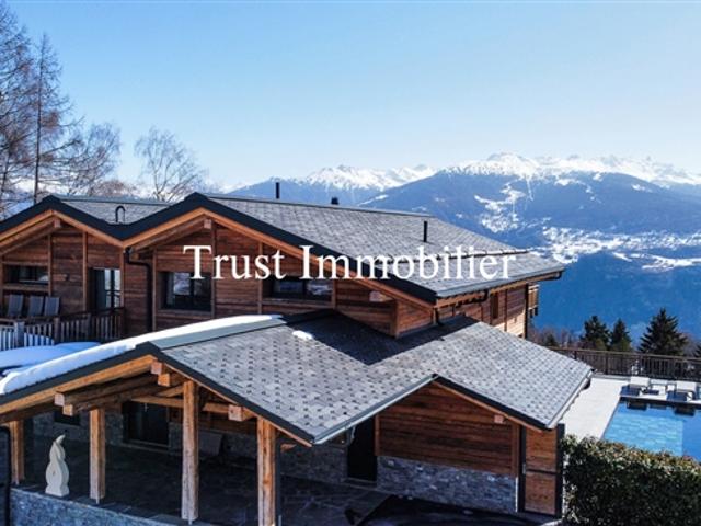 6014. Außergewöhnliches Chalet in Arbaz – Stärke und Eleganz mit Blick auf die Berge