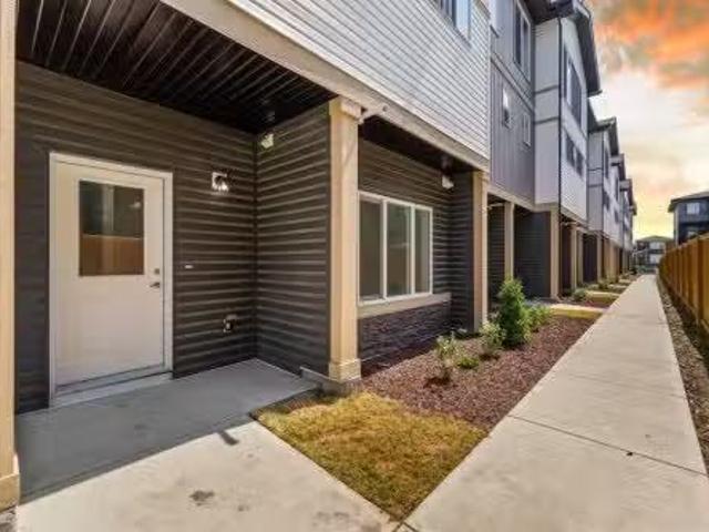 601 90 Corner Meadows Manor Ne, Calgary, AB, T3N 2N8 townhou.