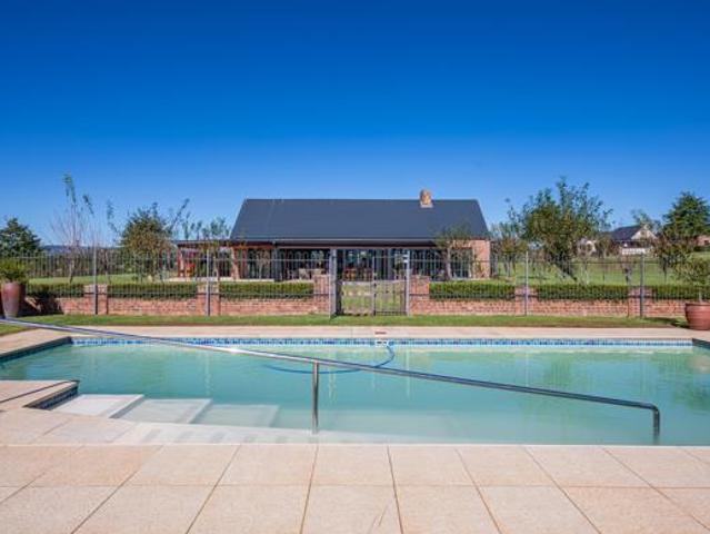 601 m² Land available in St Johns Village