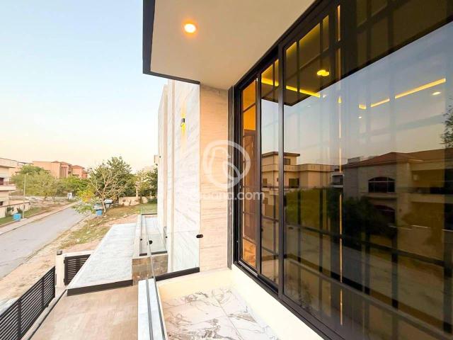 6027 Sq. Ft. Modern house for sale
