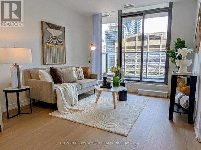 602 11 Wellesley Street W, Toronto, ON, M4Y 0G4 condo for sale | Listing ID C13441 | Royal LePage