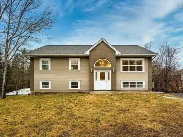 602 Cobequid Road, Lower Sackville, NS, B4C 4G1 house for sa.