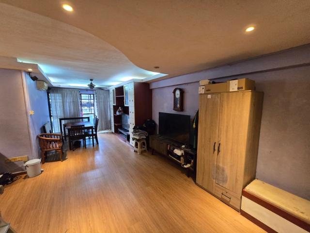 602 Jurong West Street 62 HDB Apartment For Sale, $620,000, 3 Bed 2 Bath 1,237 sqft $501.00 psf