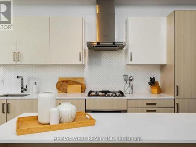 603 36 Howard Park Avenue, Toronto, ON, M6R 0A5 condo for sale | Listing ID W13556 | Royal LePage
