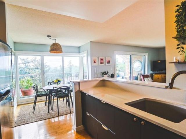 604 4 Quadra St, Saanich, BC, V8X 1K2 Single Family Property For Sale | Listing ID 1036 | Royal LePage