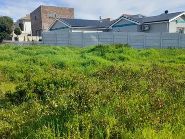 604 m² Land available in Perlemoenbaai