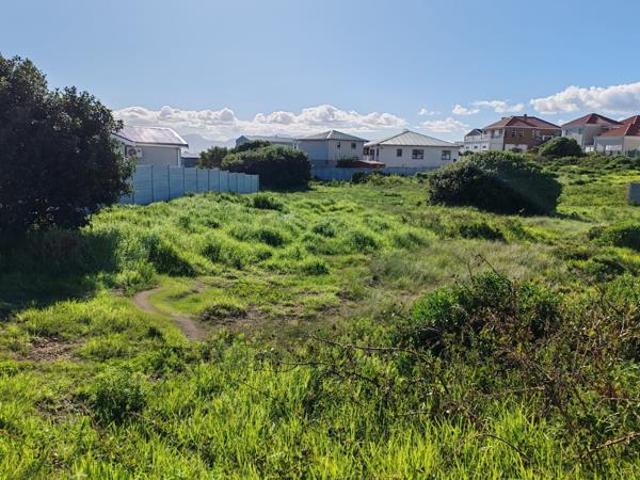 604 m² Land available in Perlemoenbaai
