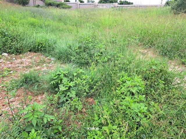 605 m² Land available in Bendor