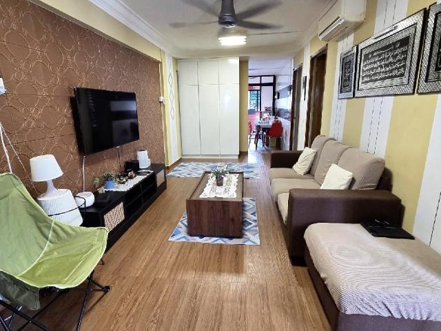 606 Bedok Reservoir Road HDB Apartment For Sale, $440,000, 2 Bed 2 Bath 721 sqft $610.00 psf