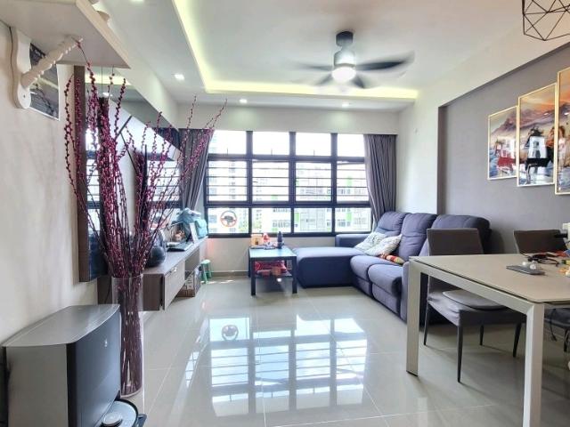 606A Tampines Street 61 HDB Apartment For Sale, $650,000, 2 Bed 2 Bath 732 sqft $888.00 psf