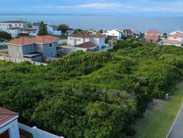 607 m² Land available in St Francis Bay Village
