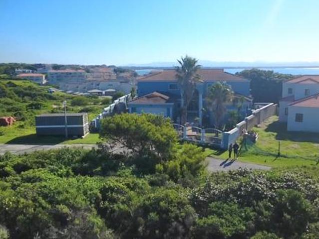 608 m² Land available in St Francis On Sea
