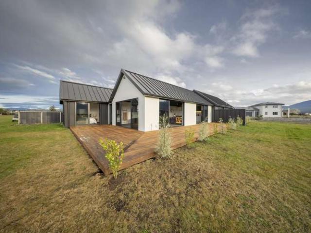 60 Takitimu Avenue, Te Anau, Southland