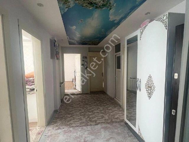 60.yıl Mükemmel Konumda Kattan Bölme Daire