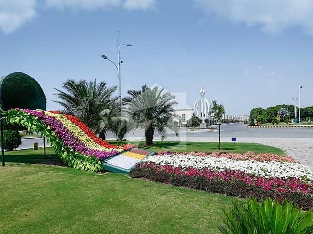 60 ft road 5 Marla possession utility paid plot number 1062 D for sale