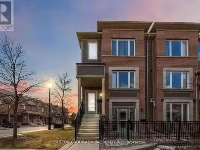 60 Harry Penrose Avenue, Aurora, ON, L4G 0S2 townhouse for s.