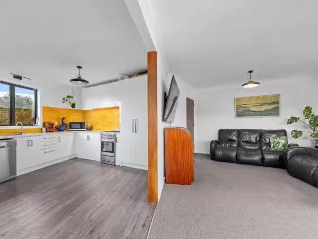 60 Pinedale Crescent, Riversdale, Masterton
