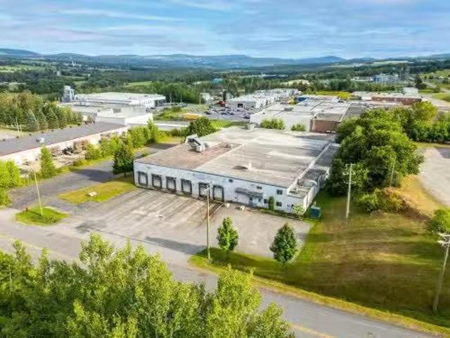 60 Rue Sheard, Coaticook, QC, J1A 0B2 commercial for sale L.