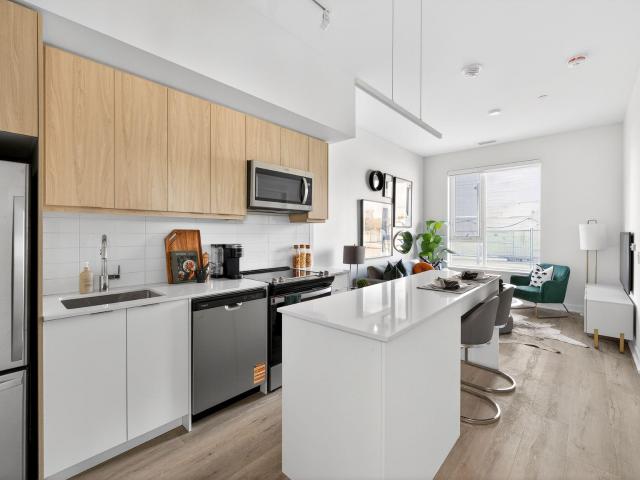 39 Niagara One Bedroom Plus Den Apartment for Rent