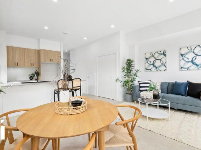 6/110 Livingston Avenue, Kambah