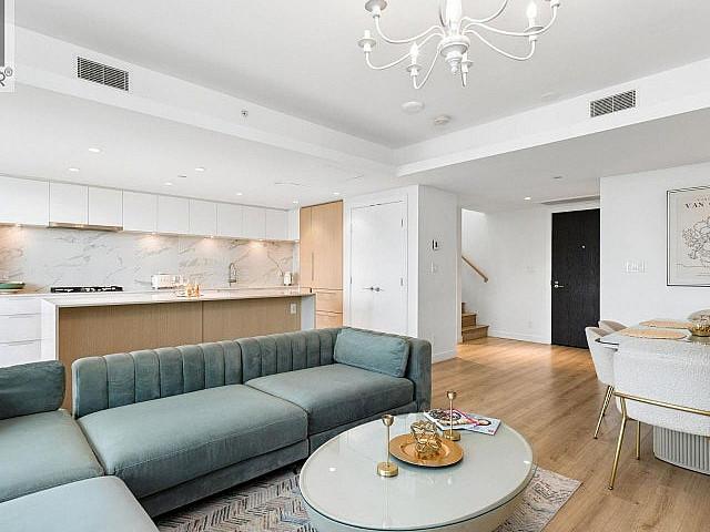 611 1500 Fern Street North Vancouver, British Columbia