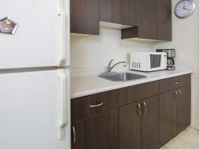 611 Jefferson Avenue 2 Bedroom Apartment for Rent at 611 Jefferson Ave, Winnipeg, MB R2V 0P4 Garden City