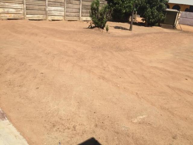 611 m² Land available in Lethlabile