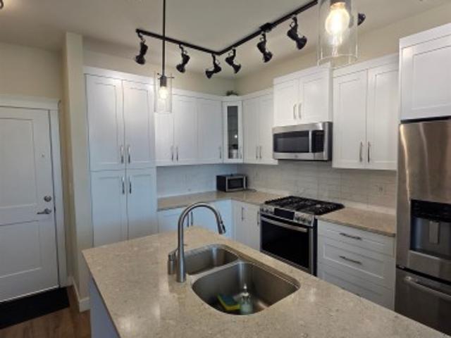 612 11 Ravine Road, Surrey, BC, V3T 0R7 Single Family Property For Sale | Listing ID R3112 | Royal LePage