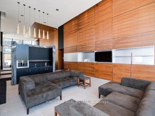 613 75 The Donway W