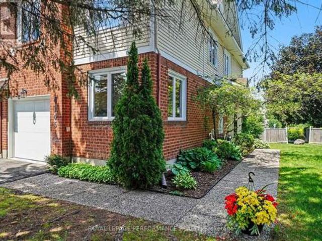 6145 Oak Meadows Drive, Ottawa, ON, K1C 7G7 townhouse for sale | Listing ID X13449 | Royal LePage