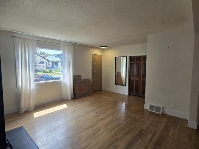 614 21 Ave NE Main Floor 2 Bedroom Apartment for Rent at 614 21 Ave Ne, Calgary, AB T2E 1T1 Williston Heights Mountview