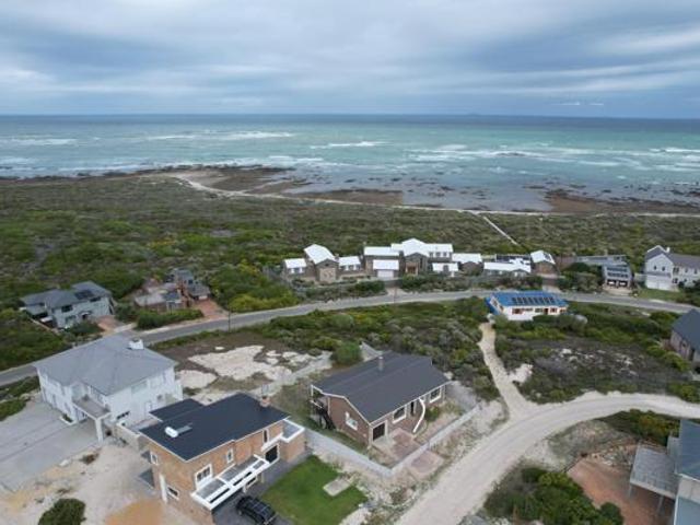 614 m² Land available in Suiderstrand